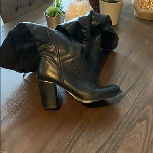 Classic black boot. Size 10.